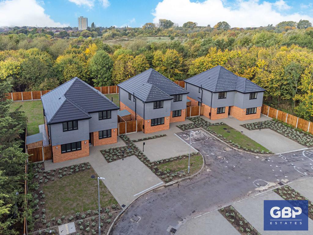 Fels Farm, Dagenham Road, Rush Green... 4 bed detached house £625,000
