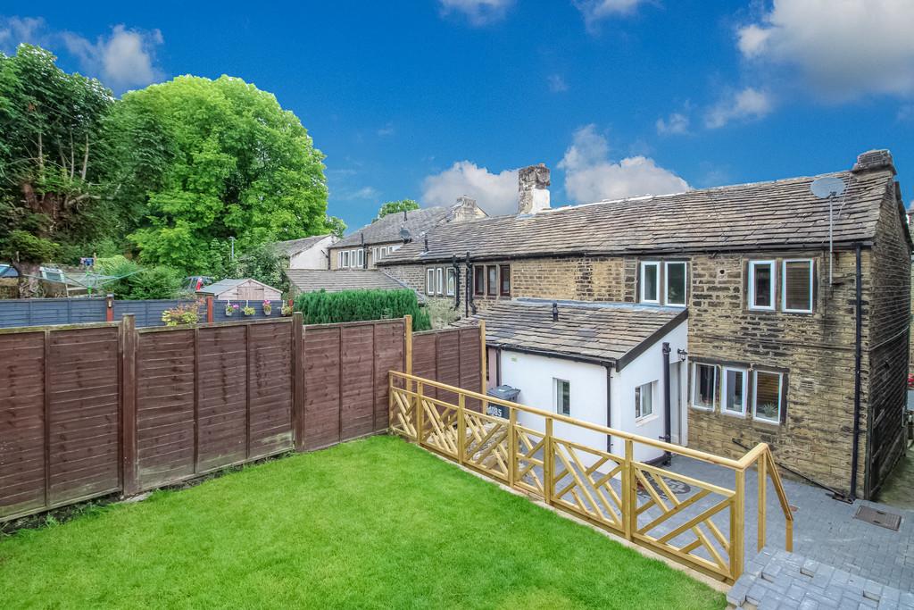 Manchester Road, Linthwaite 3 bed end of terrace house £170,000
