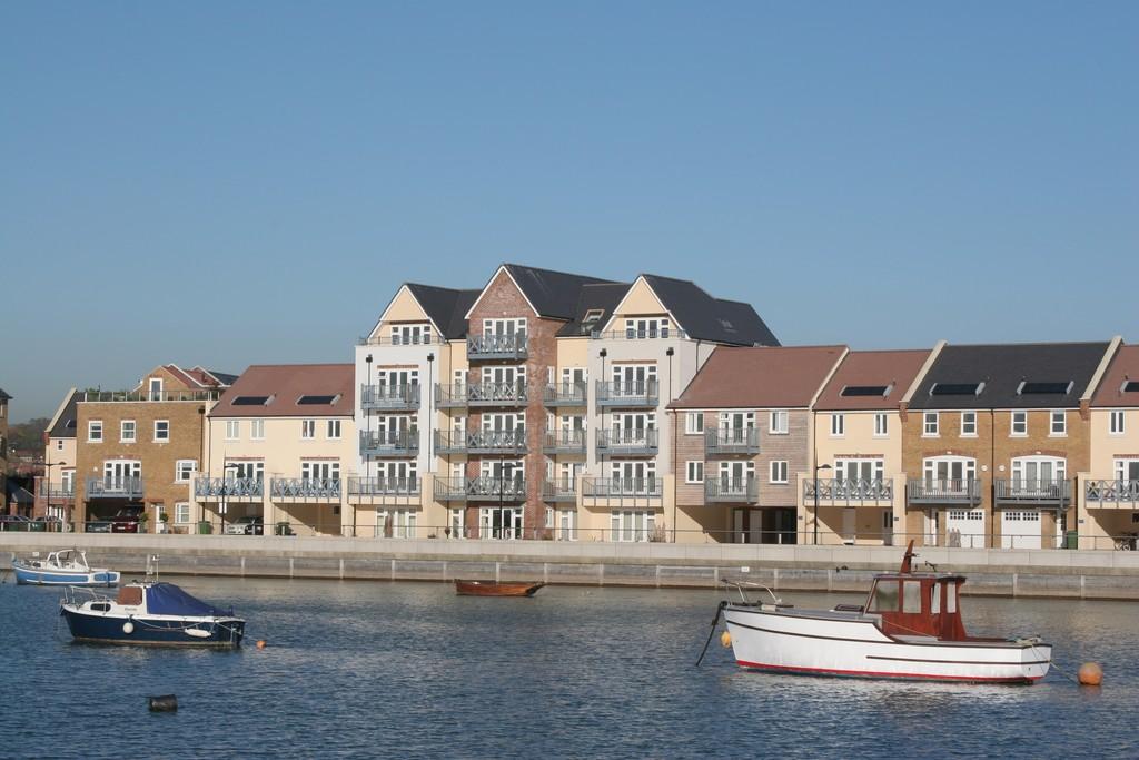 ShorehambySea 2 bed apartment £1,450 pcm (£335 pw)