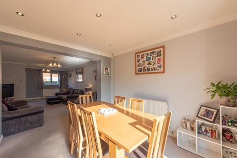 4 bedroom detached house to rent, Raedwald Drive, Bury St Edmunds