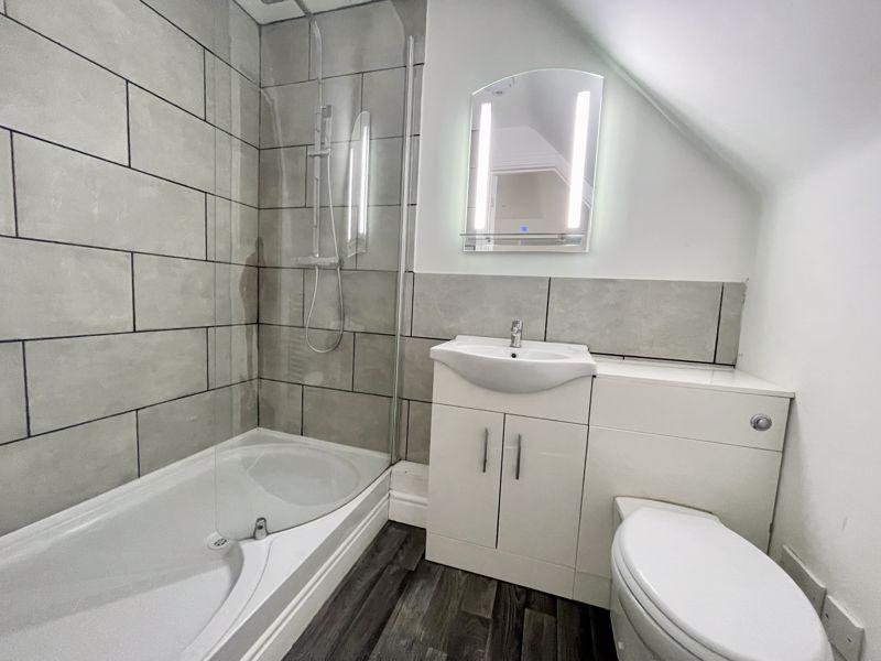 En-suite to bed 2