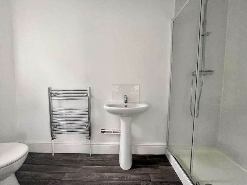 En-suite to bed 1