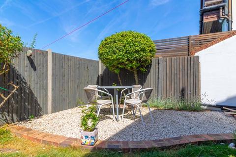 91 Commonwealth Road, Caterham, CR3 6LW
