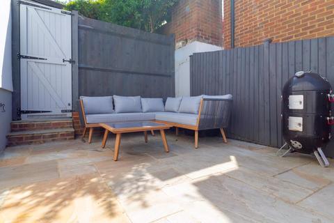 91 Commonwealth Road, Caterham, CR3 6LW