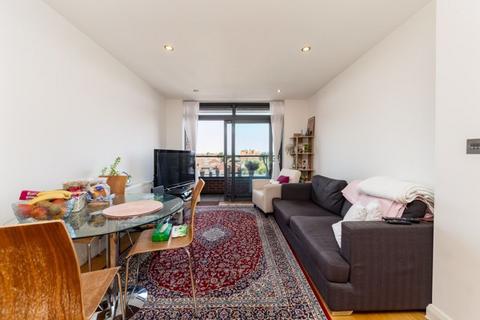 1 bedroom flat for sale - Vandervell Court, Larden Road W3