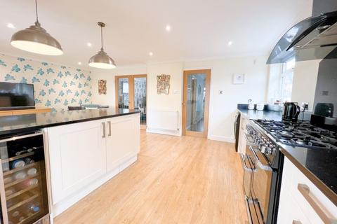 12 Aldridge Road, Streetly, Sutton Coldfield, B74 3TT