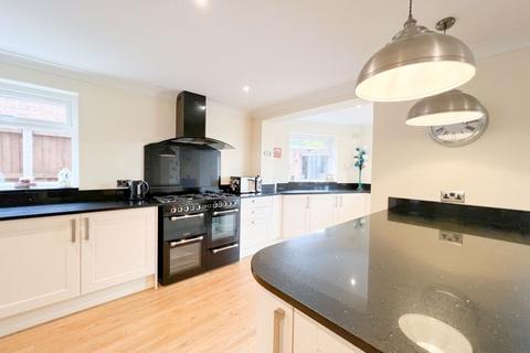 12 Aldridge Road, Streetly, Sutton Coldfield, B74 3TT