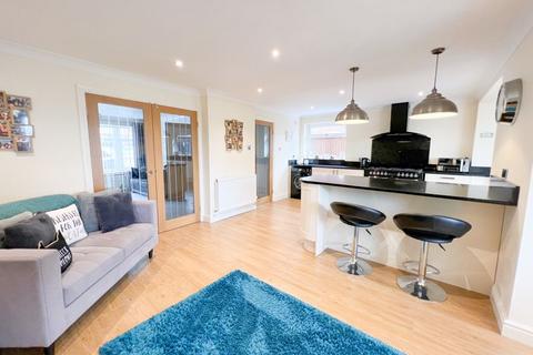 12 Aldridge Road, Streetly, Sutton Coldfield, B74 3TT