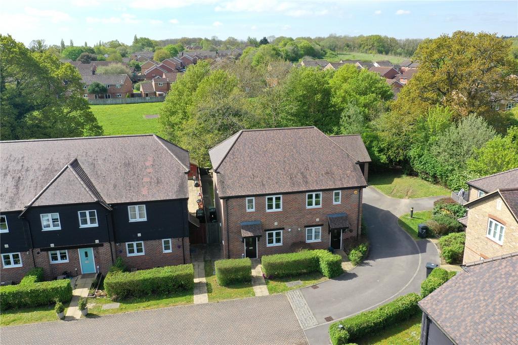 Mundy Close, Burghfield, Reading, Berkshire, RG30 3 bed semidetached