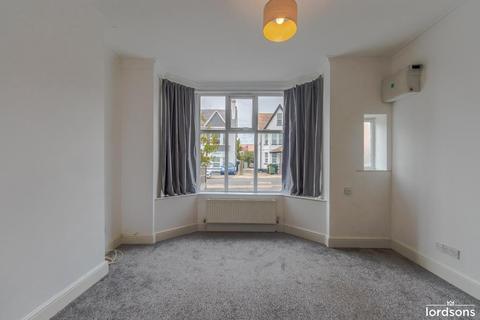 2 bedroom semi-detached house to rent - Whitefriars Crescent, Westcliff on sea, Essex, SS0 8EU