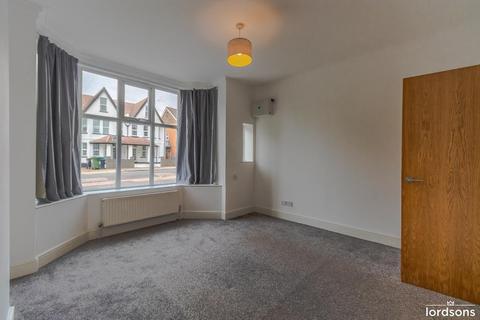 2 bedroom semi-detached house to rent - Whitefriars Crescent, Westcliff on sea, Essex, SS0 8EU
