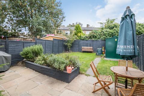 3 bedroom terraced house to rent, Foxborough Gardens, Crofton Park, SE4