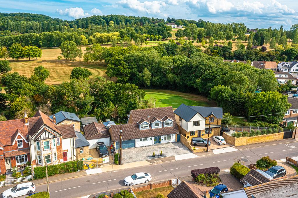 Thundersley Park Road, Benfleet, SS7 4 bed detached house £525,000
