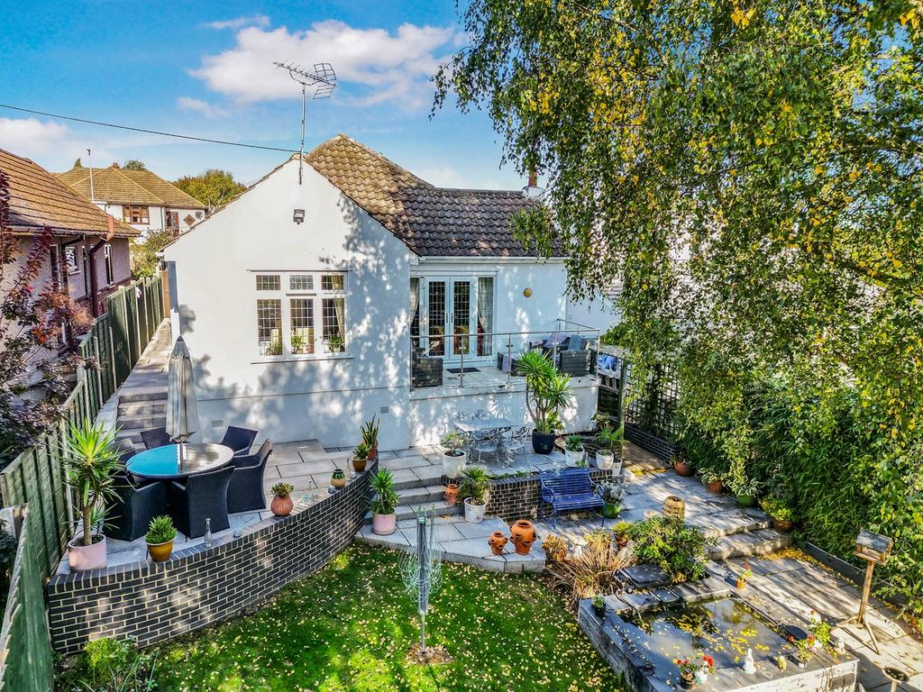 Hillside Road, Billericay, CM11 3 bed detached house £685,000