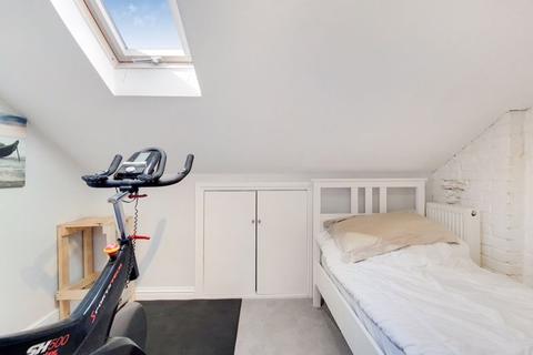 32a Westbury Lane, Buckhurst Hill, IG9 5PL
