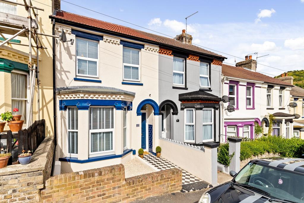 Lascelles Road, Maxton, Dover, CT17 2 bed terraced house £240,000