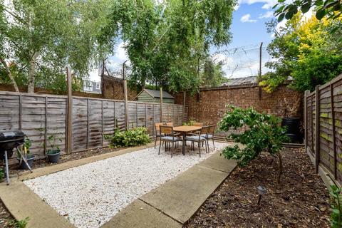 49 Willow Tree Close, London, SW18 3EL