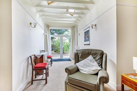 2a Princes Avenue, London, W3 8LS
