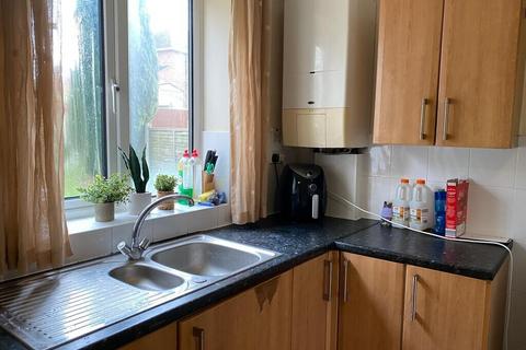 4 bedroom terraced house to rent, Wakefield Road