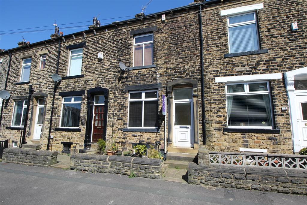 Hatfield Road, Bradford 2 bed terraced house £595 pcm (£137 pw)