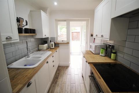 32 Bluegates, Ewell, Epsom, KT17 2SA