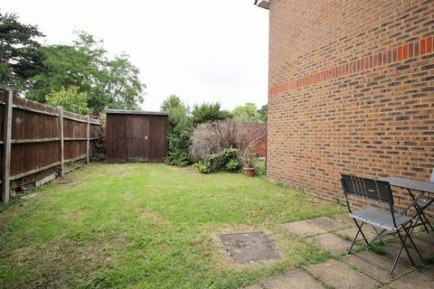 32 Bluegates, Ewell, Epsom, KT17 2SA
