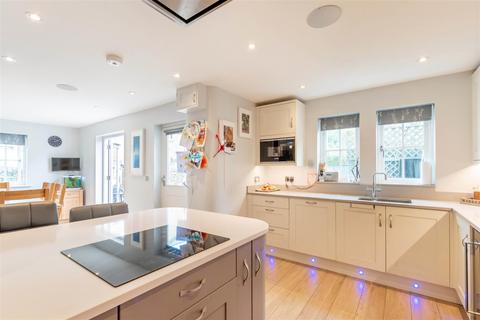 26 Glebe Park, Eyam, Hope Valley, S32 5RH