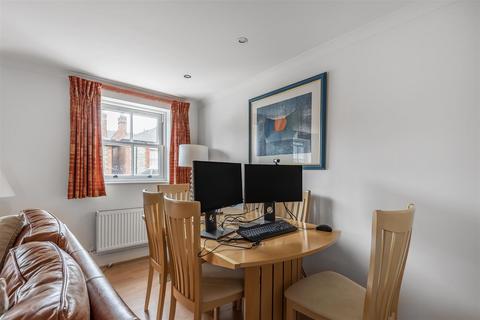 3 bedroom apartment for sale, Sandfield Court, The Bars, Guildford