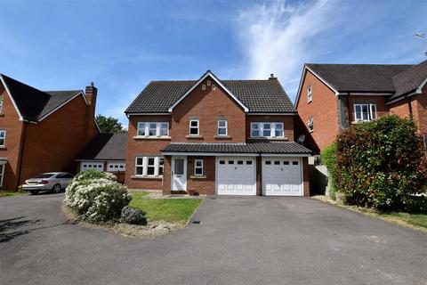6 bedroom detached house to rent, Reed Drive, Redhill