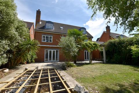 6 bedroom detached house to rent, Reed Drive, Redhill