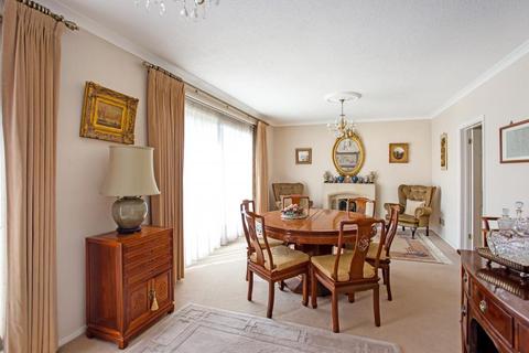 5 Culross Close, Cheltenham, GL50 4NF