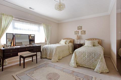 5 Culross Close, Cheltenham, GL50 4NF