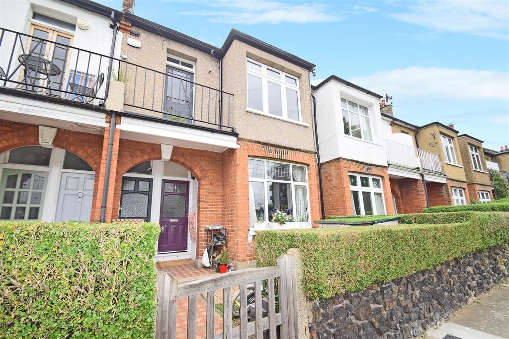 Moor Mead Road, St Margarets 2 bed £2,050 pcm (£473 pw)