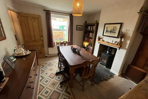 2 Austins Yard, Earls Barton, Northampton, NN6 0JL