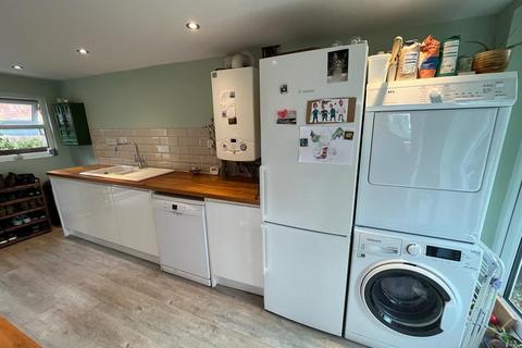 2 Austins Yard, Earls Barton, Northampton, NN6 0JL