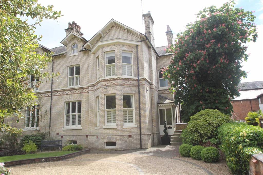 Stamford Road, Bowdon, Altrincham 3 bed house £5,500 pcm (£1,269 pw)