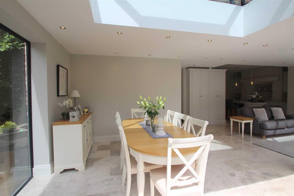 Stamford Road, Bowdon, Altrincham 3 bed house £5,500 pcm (£1,269 pw)