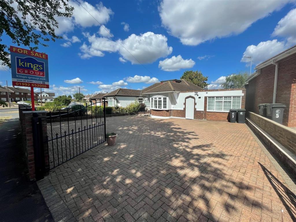 Pick Hill, Waltham Abbey 4 bed semidetached bungalow £640,000