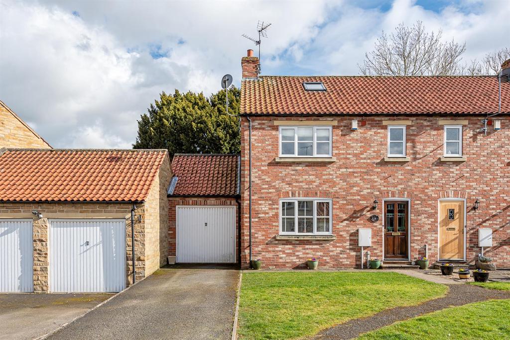 3 The Rise, Leavening, Malton, Y017 9TA 4 bed semidetached house £