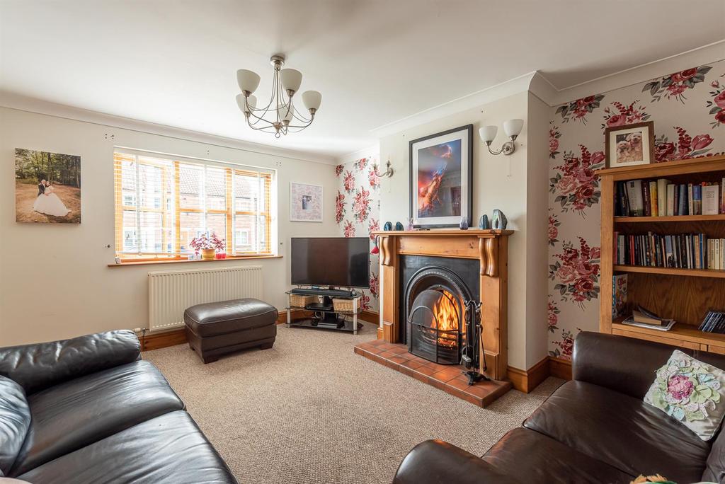 3 The Rise, Leavening, Malton, Y017 9TA 4 bed semidetached house £