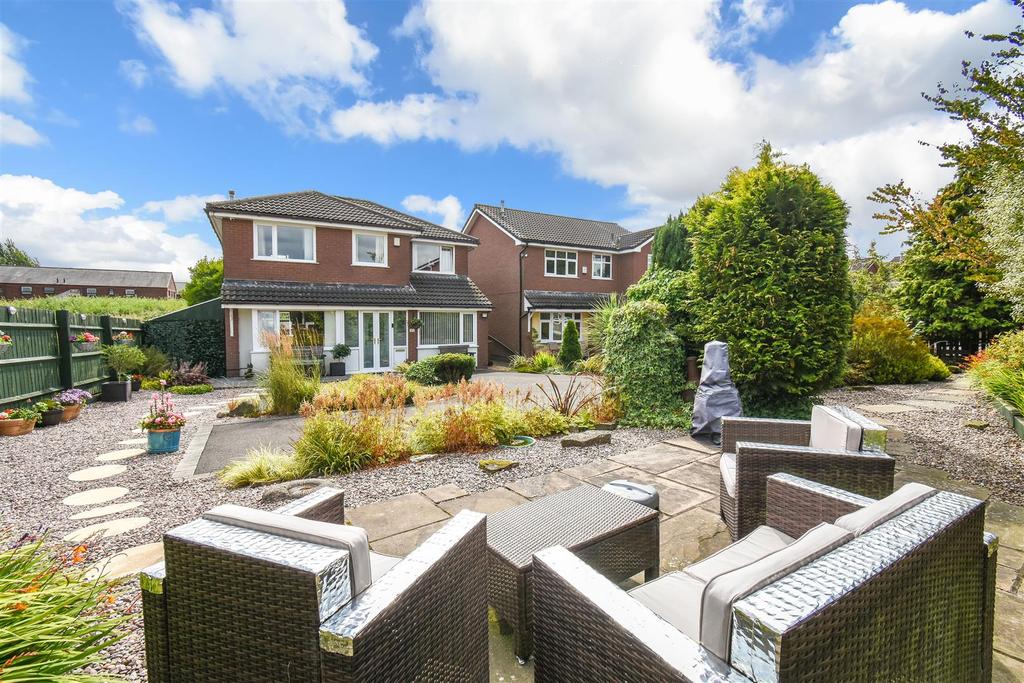 Britten Close, Blackburn 4 bed detached house £290,000