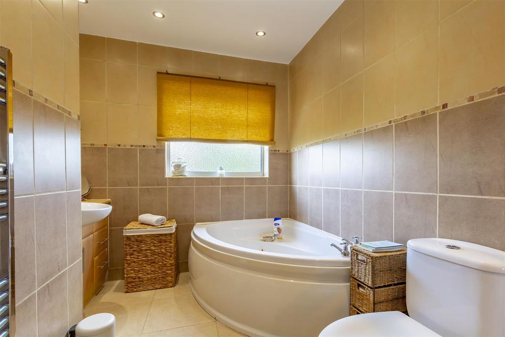 Bathroom (2)-HDR copy.jpg
