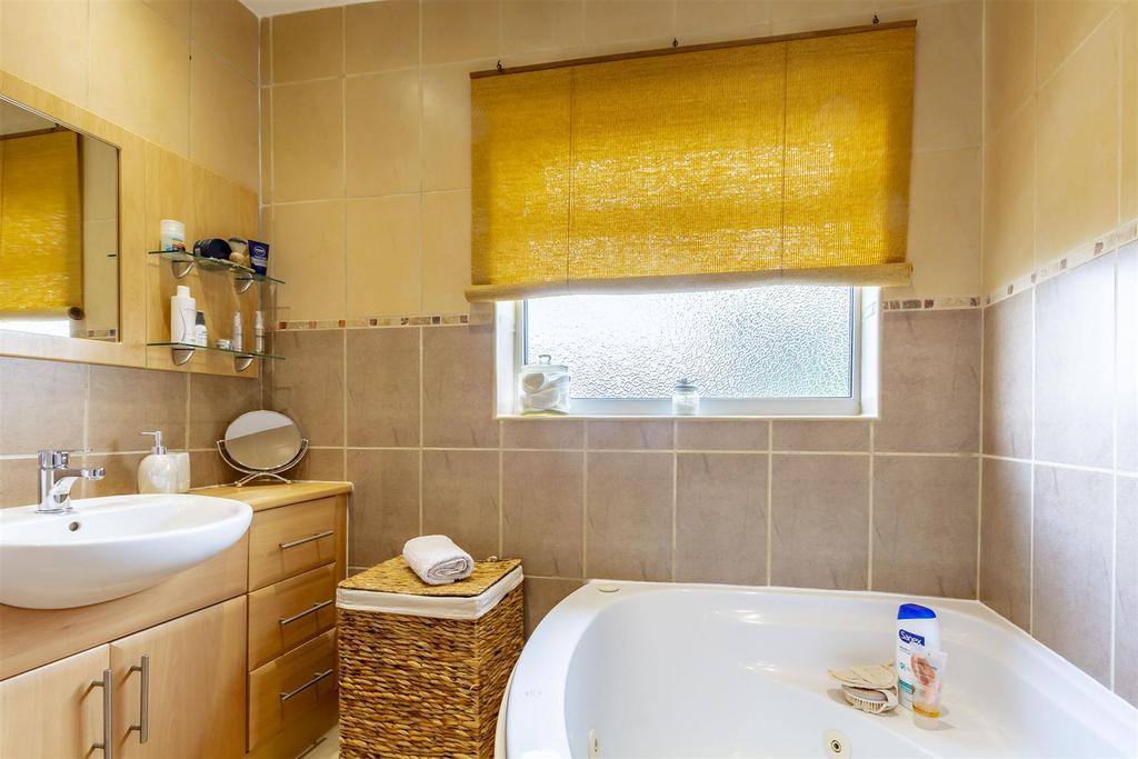 Bathroom (5)-HDR copy.jpg