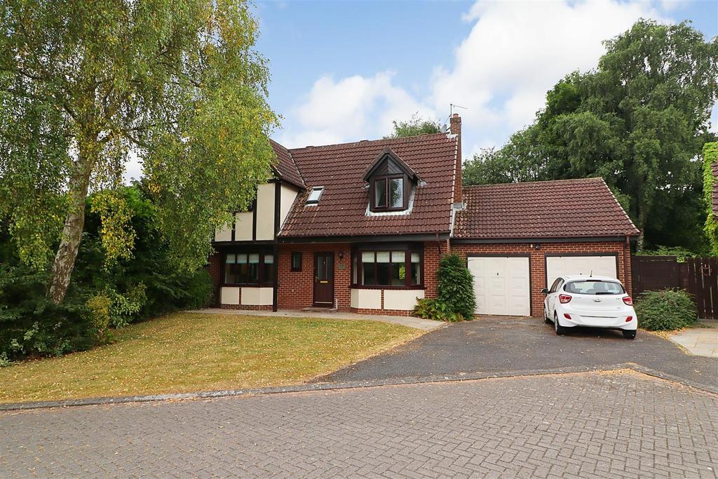 Castle Drive, South Cave 4 bed detached house for sale £475,000