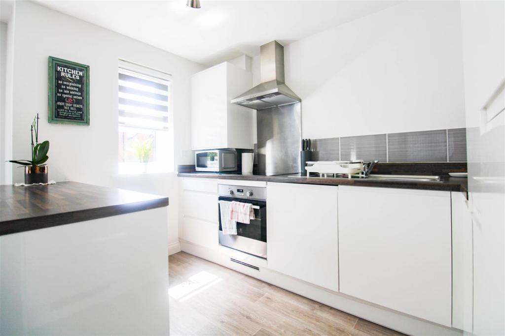 Bannister Way, Leybourne, West Malling 2 bed apartment £275,000