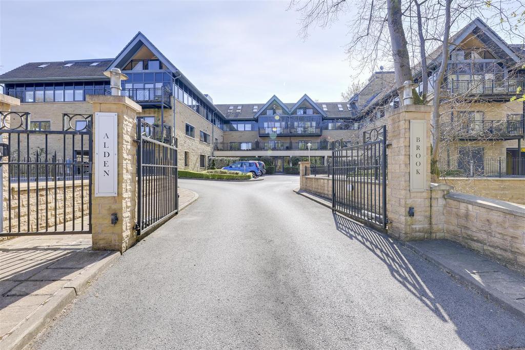 Sunny Bank Road, Helmshore, Rossendale 2 bed apartment to rent £950