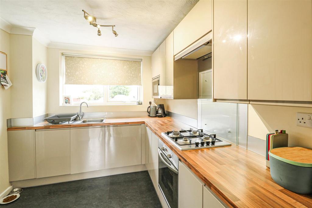 Moorfield, Harlow 3 bed terraced house for sale £300,000