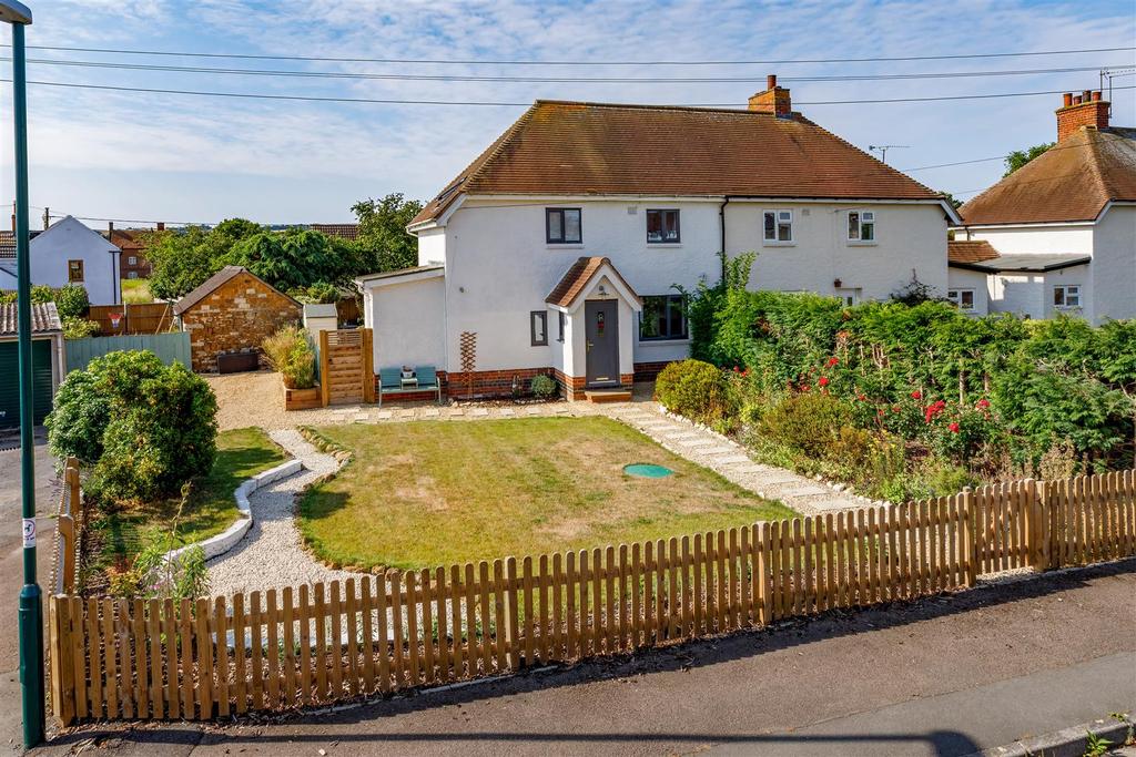 Poplar Close, Knightcote, Southam 3 bed semidetached house £325,000