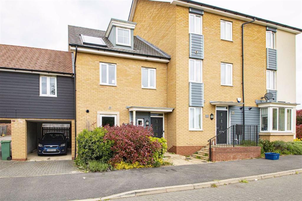 Syward Row, Wolverton, Milton Keynes 3 bed terraced house £1,595 pcm