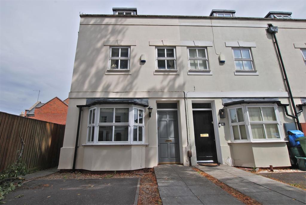 Selkirk Street, Cheltenham, GL52 3 bed townhouse £1,350 pcm (£312 pw)
